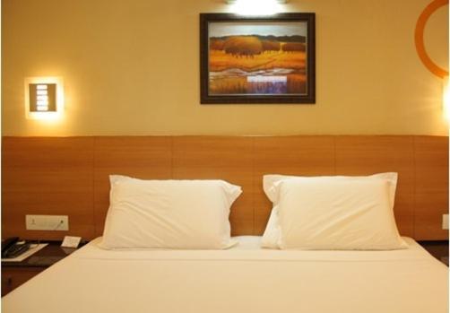 Malles Manotaa Chennai Exterior photo