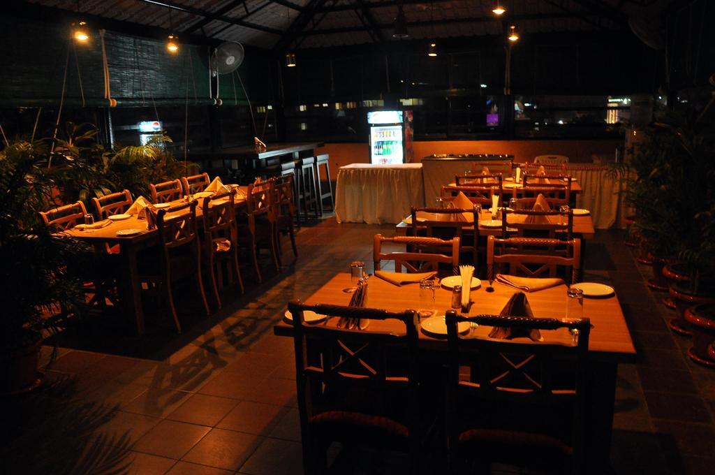 Malles Manotaa Chennai Exterior photo