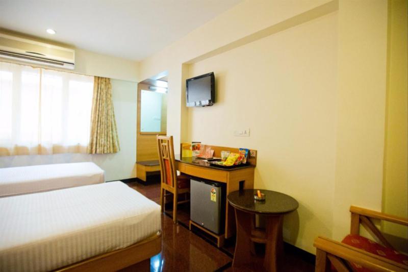 Malles Manotaa Chennai Exterior photo