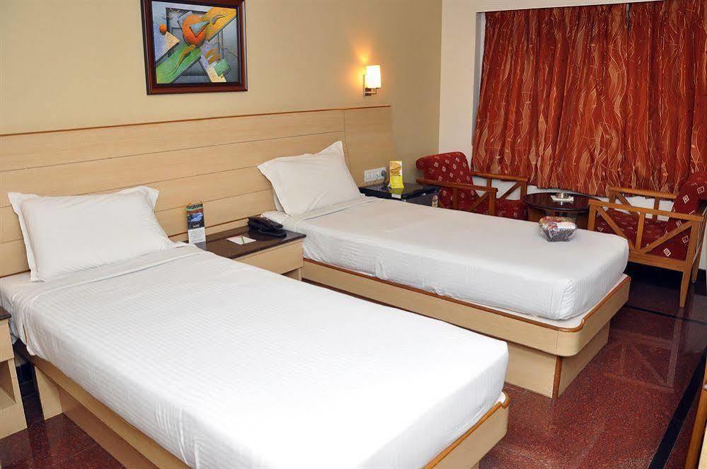 Malles Manotaa Chennai Exterior photo